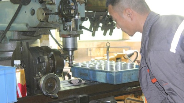 機械設(shè)備零件加工找哪家更好？就找長鴻精密